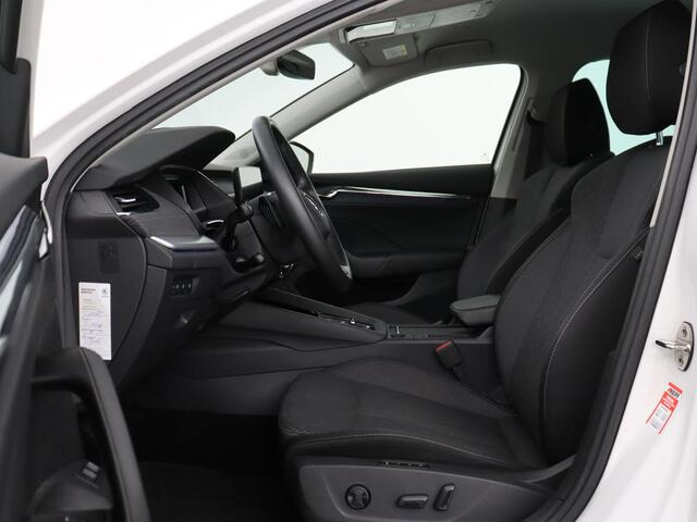 Skoda OCTAVIA 1.4 TSI iV Business Edition Plus | Head-Up | Camera | Stoelverwarming | Side Assist | Achterbankverwarming | Carplay | Keyless | Elektrische voorstoelen | Memory | Sfeerverlichting | Navigatie | PHEV