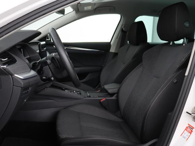 Skoda OCTAVIA 1.4 TSI iV Business Edition Plus | Head-Up | Camera | Stoelverwarming | Side Assist | Achterbankverwarming | Carplay | Keyless | Elektrische voorstoelen | Memory | Sfeerverlichting | Navigatie | PHEV