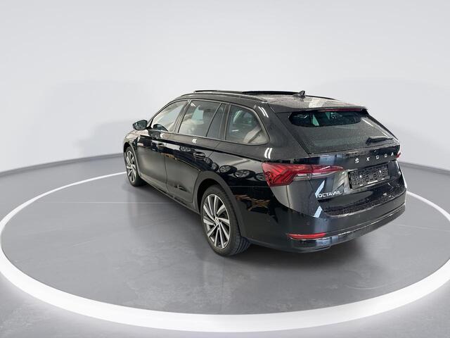 Skoda OCTAVIA Combi 1.4 Tsi 204pk DSG iV PHEV Business Edition · Panoramadak · Camera · Keyless · Parkeer Assistent · Stuur- & Stoelverwarming · Apple/Android Car Play · Sfeerverlichting ·