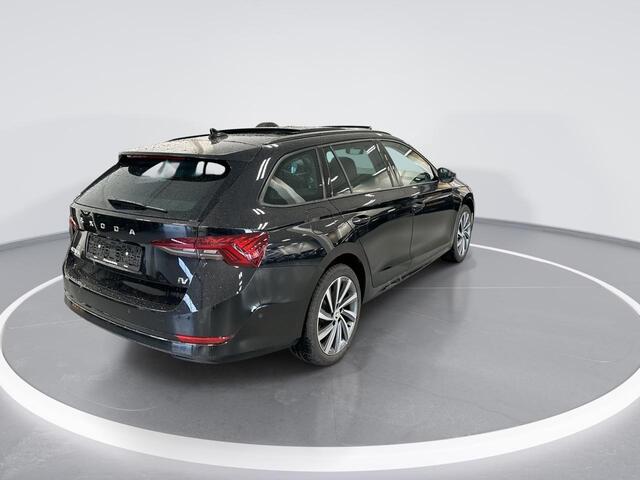 Skoda OCTAVIA Combi 1.4 Tsi 204pk DSG iV PHEV Business Edition · Panoramadak · Camera · Keyless · Parkeer Assistent · Stuur- & Stoelverwarming · Apple/Android Car Play · Sfeerverlichting ·