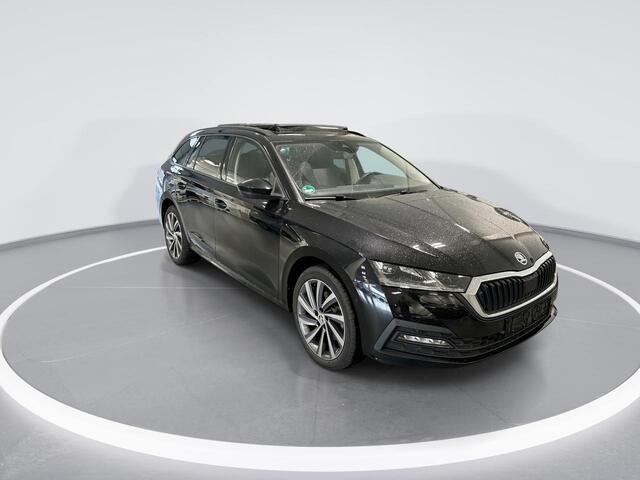 Skoda OCTAVIA Combi 1.4 Tsi 204pk DSG iV PHEV Business Edition · Panoramadak · Camera · Keyless · Parkeer Assistent · Stuur- & Stoelverwarming · Apple/Android Car Play · Sfeerverlichting ·