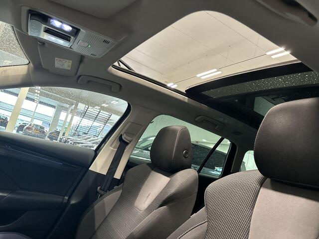 Skoda OCTAVIA Combi 1.4 Tsi 204pk DSG iV PHEV Business Edition · Panoramadak · Camera · Keyless · Parkeer Assistent · Stuur- & Stoelverwarming · Apple/Android Car Play · Sfeerverlichting ·