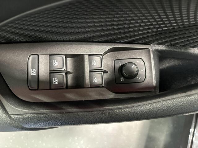 Skoda OCTAVIA Combi 1.4 Tsi 204pk DSG iV PHEV Business Edition · Panoramadak · Camera · Keyless · Parkeer Assistent · Stuur- & Stoelverwarming · Apple/Android Car Play · Sfeerverlichting ·