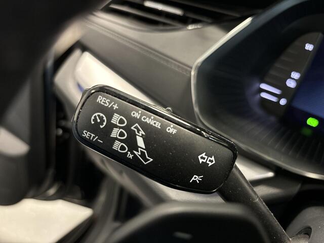 Skoda OCTAVIA Combi 1.4 Tsi 204pk DSG iV PHEV Business Edition · Panoramadak · Camera · Keyless · Parkeer Assistent · Stuur- & Stoelverwarming · Apple/Android Car Play · Sfeerverlichting ·