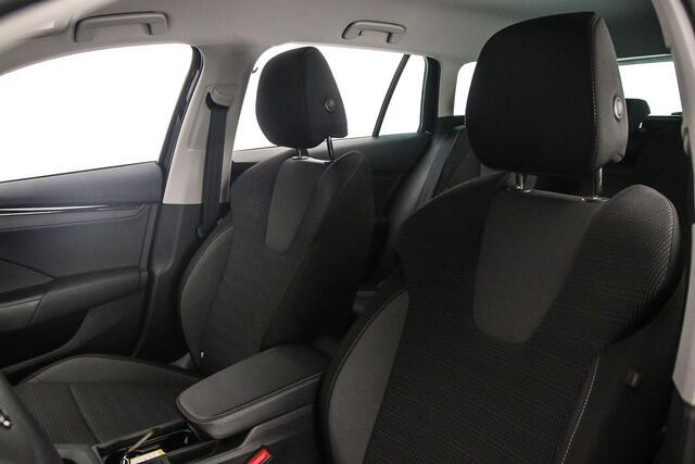 Skoda OCTAVIA Combi Business Edition 1.0 TSI 110pk DSG Automaat Navigatie, Elektrische achterklep, Cruise control, Parkeersensoren, LED koplampen, App connect, Airco, DAB, Radio