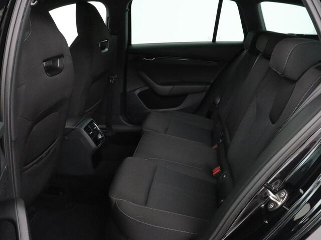 Skoda OCTAVIA 1.4 TSI iV PHEV Sport | Sportstoelen | Carplay | Sfeerverlichting | Navigatie | Sportstuur | Parkeerhulp | Full LED | Climate control