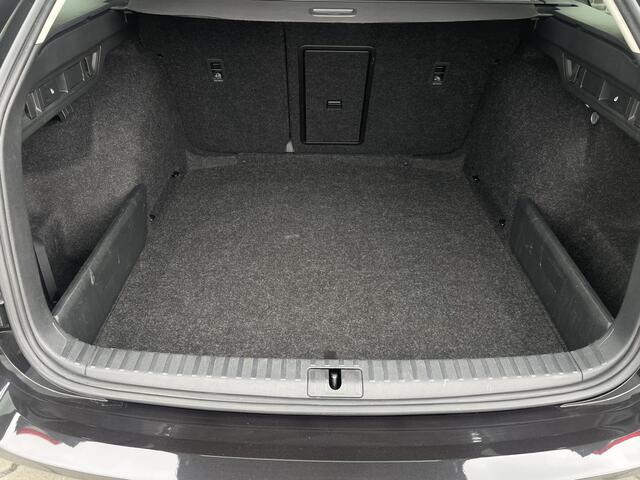 Skoda OCTAVIA Combi 1.5 e-TSI Business Edition Plus Trekhaak | Virtual Cockpit | LED | Navi | Carplay