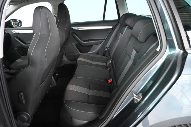 Skoda OCTAVIA Combi 1.0 TSI Greentech Ambition Business Automaat Navigatie Dealer Onderhouden! Inruil Mogelijk!