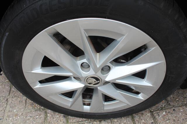 Skoda OCTAVIA 1.0 e-TSI Business Edition