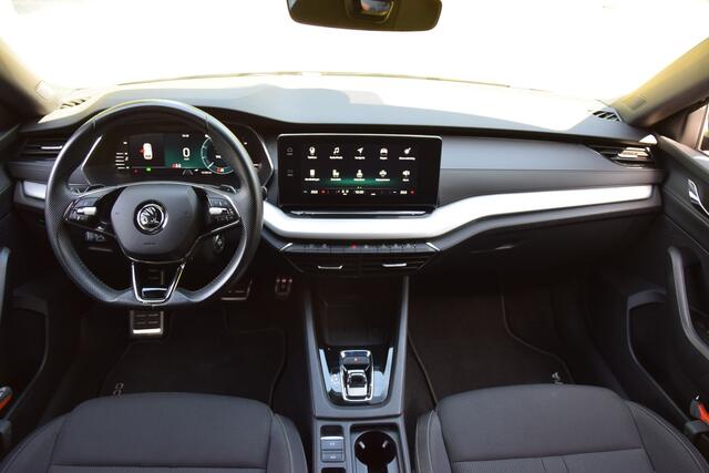 Skoda OCTAVIA Combi 1.5 e-TSI 150PK Sport Business DSG Automaat | Org. NL | BOVAG Garantie | Adaptieve Cruise Control | Virtual Cockpit | Apple Carplay/Android Auto | 18'' Velgen | Full LED |