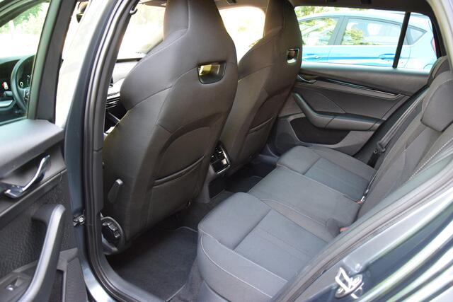 Skoda OCTAVIA Combi 1.5 e-TSI 150PK Sport Business DSG Automaat | Org. NL | BOVAG Garantie | Adaptieve Cruise Control | Virtual Cockpit | Apple Carplay/Android Auto | 18'' Velgen | Full LED |