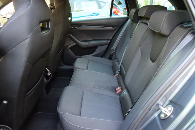 Skoda OCTAVIA Combi 1.5 e-TSI 150PK Sport Business DSG Automaat | Org. NL | BOVAG Garantie | Adaptieve Cruise Control | Virtual Cockpit | Apple Carplay/Android Auto | 18'' Velgen | Full LED |