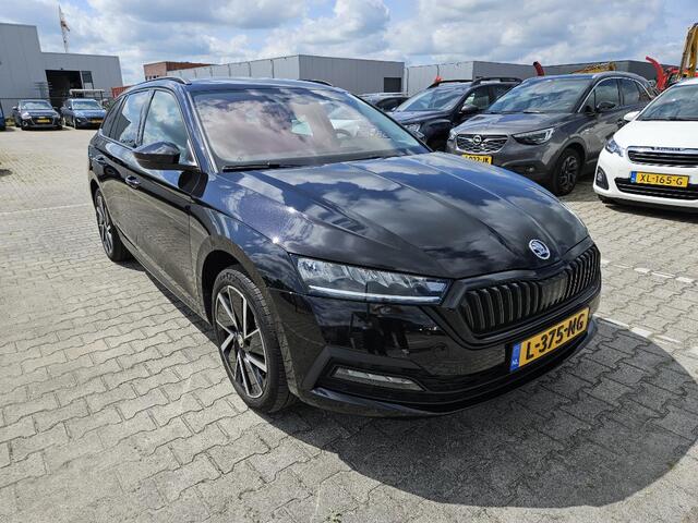Skoda OCTAVIA Combi 1.4 TSI iV 204pk DSG PHEV Business Edition Stoelverwarming Climate Control Navigatie Elektr achterklep Trekhaak