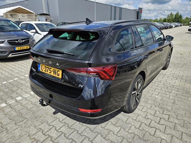 Skoda OCTAVIA Combi 1.4 TSI iV 204pk DSG PHEV Business Edition Stoelverwarming Climate Control Navigatie Elektr achterklep Trekhaak