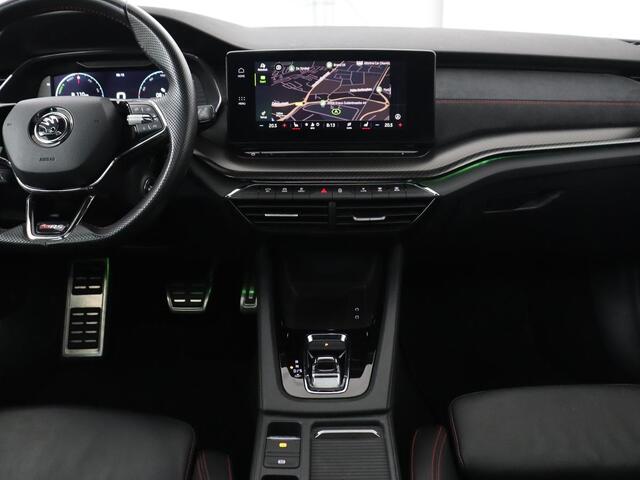 Skoda OCTAVIA Skoda Octavia 1.4 TSI RS iV PHEV | Panoramadak | Head-Up | Stoel & stuurverwarming | Adaptive cruise | Standkachel | Matrix LED | Camera | Memory | Virtual Cockpit | Side Assist | Achterbankverwarming