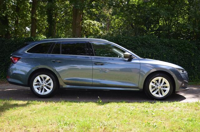 Skoda OCTAVIA Combi 1.0 e-TSI Business Edition Plus Automaat/Navi/Pdc/Ecc/virtual dashboard/Apple Carplay/Android Auto/Privacy-Glass/17-Inch Lmv/Stoel&stuurverwarming/Wegklapbare trekhaak