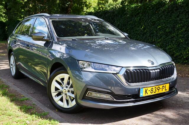 Skoda OCTAVIA Combi 1.0 e-TSI Business Edition Plus Automaat/Navi/Pdc/Ecc/virtual dashboard/Apple Carplay/Android Auto/Privacy-Glass/17-Inch Lmv/Stoel&stuurverwarming/Wegklapbare trekhaak
