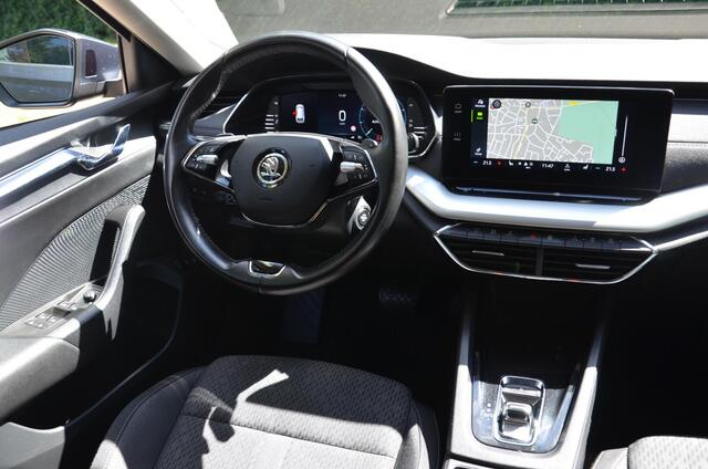 Skoda OCTAVIA Combi 1.0 e-TSI Business Edition Plus Automaat/Navi/Pdc/Ecc/virtual dashboard/Apple Carplay/Android Auto/Privacy-Glass/17-Inch Lmv/Stoel&stuurverwarming/Wegklapbare trekhaak
