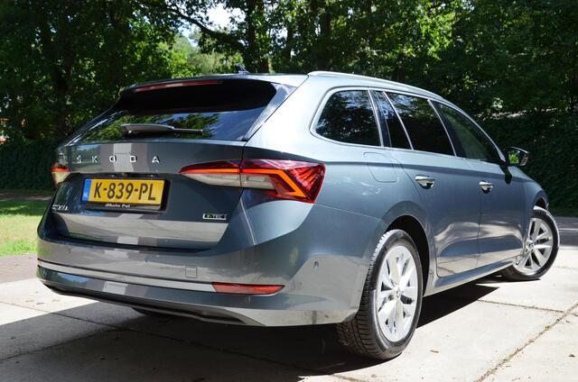Skoda OCTAVIA Combi 1.0 e-TSI Business Edition Plus Automaat/Navi/Pdc/Ecc/virtual dashboard/Apple Carplay/Android Auto/Privacy-Glass/17-Inch Lmv/Stoel&stuurverwarming/Wegklapbare trekhaak