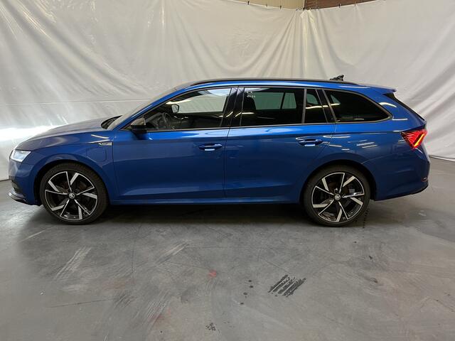 Skoda OCTAVIA Combi 1.4 TSI iV PHEV Sportline / AUTOMAAT/ KEYLESS/ LED/ CRUISE/ 18" LMV/ SMARTLINK/ PARK. SENSOREN/ DAB/ RIJ-MODI/ DIGITAL DASH/ STOELVERWARM.