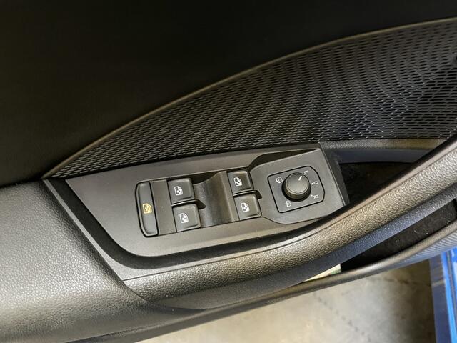 Skoda OCTAVIA Combi 1.4 TSI iV PHEV Sportline / AUTOMAAT/ KEYLESS/ LED/ CRUISE/ 18" LMV/ SMARTLINK/ PARK. SENSOREN/ DAB/ RIJ-MODI/ DIGITAL DASH/ STOELVERWARM.