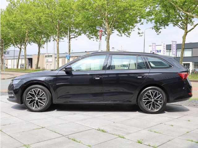 Skoda OCTAVIA Combi iV 1.4 TSI iV PHEV 204PK | Keyless | Camera | Adaptive Cruise | Virtual | Stoel&Stuurverwarming | Carplay | 17"Inch |