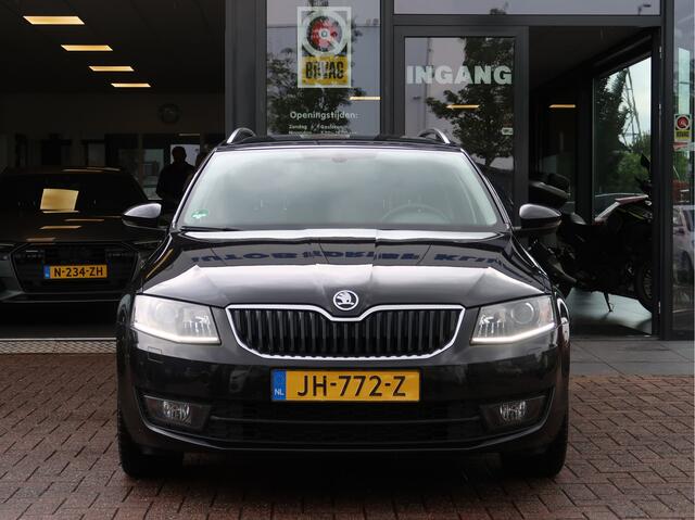 Skoda OCTAVIA Combi 1.2 TSI Style Businessline | trekhaak | stoelverw | park sensoren |