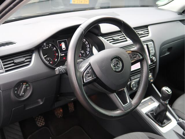 Skoda OCTAVIA Combi 1.2 TSI Style Businessline | trekhaak | stoelverw | park sensoren |