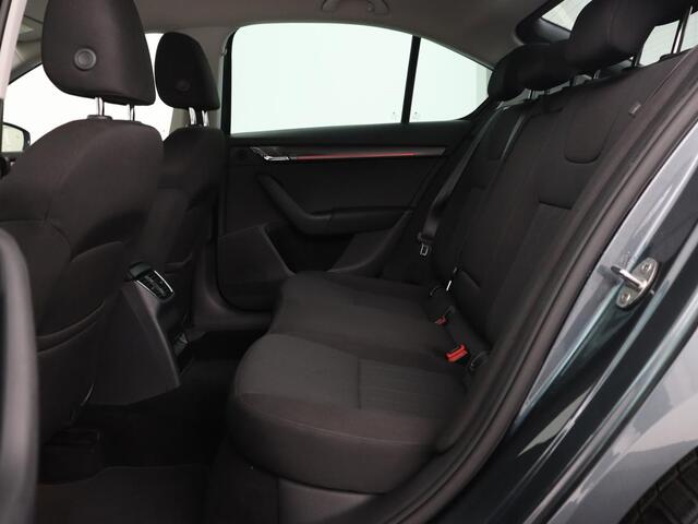 Skoda OCTAVIA 1.0 TSI Style | Stoelverwarming | Trekhaak | Adaptive cruise | Carplay | Park Assist | Keyless | Full LED | Navigatie | Canton Sound | Climate control