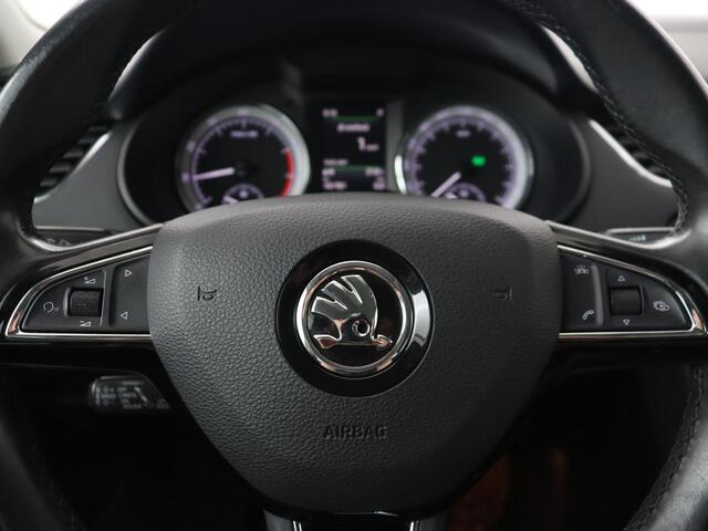 Skoda OCTAVIA 1.0 TSI Style | Stoelverwarming | Trekhaak | Adaptive cruise | Carplay | Park Assist | Keyless | Full LED | Navigatie | Canton Sound | Climate control