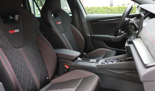 Skoda OCTAVIA Combi 1.4 TSI RS iV PHEV Matrix LED/ACC/Keyless/Camera/Head-up/Columbus/Trekhaak wegkl./19"