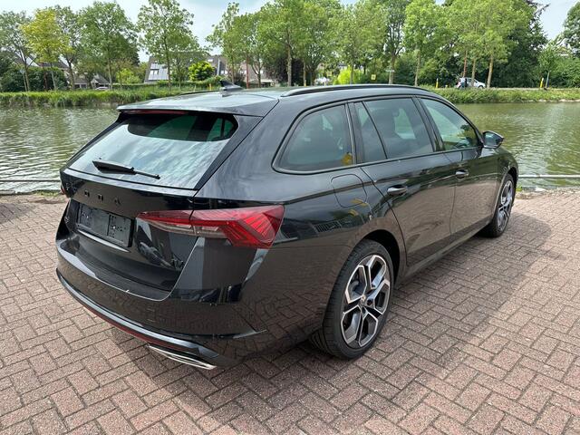 Skoda OCTAVIA Combi 1.4 TSI RS iV PHEV Matrix LED/ACC/Keyless/Camera/Head-up/Columbus/Trekhaak wegkl./19"