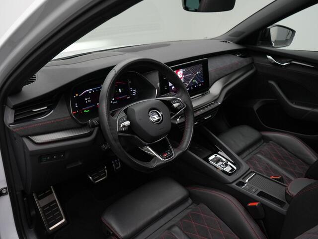 Skoda OCTAVIA Combi 1.4 TSI 245 pk DSG RS iV PHEV Business | Panoramadak | Leder/alcantara | Geheugen-/massagestoelen | Head-up display | Stuur-/achterbankverwarming