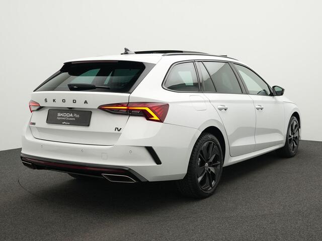 Skoda OCTAVIA Combi 1.4 TSI 245 pk DSG RS iV PHEV Business | Panoramadak | Leder/alcantara | Geheugen-/massagestoelen | Head-up display | Stuur-/achterbankverwarming