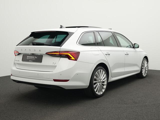 Skoda OCTAVIA Combi 1.4 TSI 204 pk iV PHEV Business Edition | Matrix LED | Panoramadak | Achteruitrijcamera | Head-up Display | Standkachel | 19 inch
