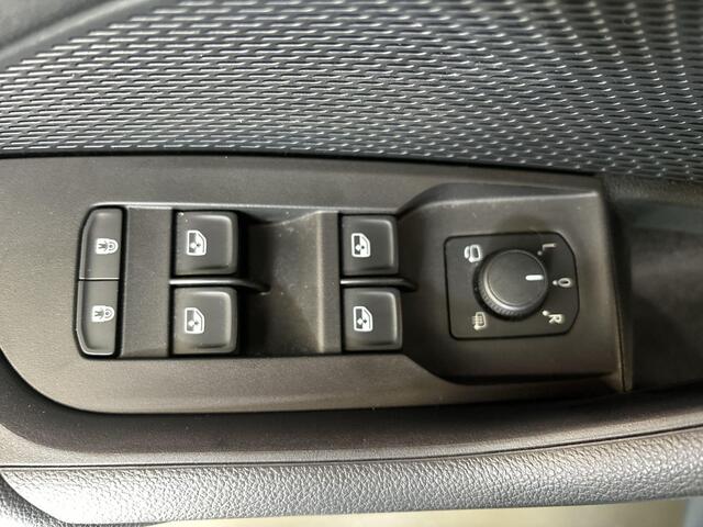 Skoda OCTAVIA Combi 1.0 e-Tsi 110pk DSG Business Edition Plus · Apple/Android Car Play · Navigatie · Elek. Trekhaak · Elek. Achterklep · 17'' Inch ·