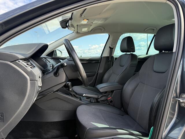 Skoda OCTAVIA 1.5 TSI Style | Navi | Clima | PDC | NAP