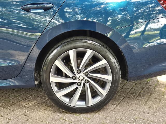 Skoda OCTAVIA 1.4 TSI RS iV PHEV Business | Navigatie | LM velgen | PDC + Camera | ECC | Panodak |