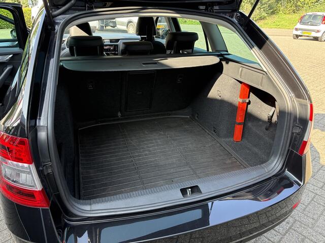 Skoda OCTAVIA Combi 1.0 TSI Greentech Business Edition