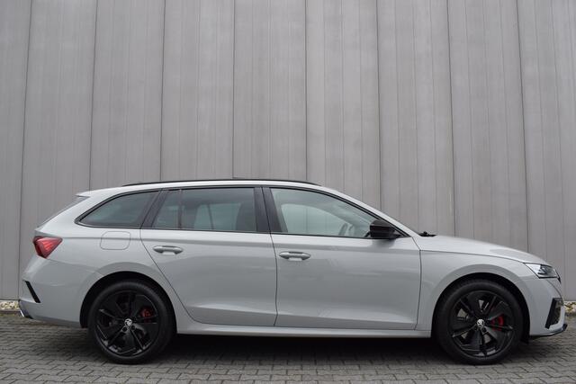 Skoda OCTAVIA Combi 1.4 TSI RS 245PK iV PHEV Business Matrix LED | Panoramadak | Elek. Stoelen | Carplay | Dodehoek | Virtual | Dealer Onderhouden!!