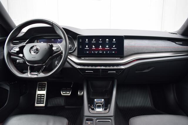Skoda OCTAVIA Combi 1.4 TSI RS 245PK iV PHEV Business Matrix LED | Panoramadak | Elek. Stoelen | Carplay | Dodehoek | Virtual | Dealer Onderhouden!!
