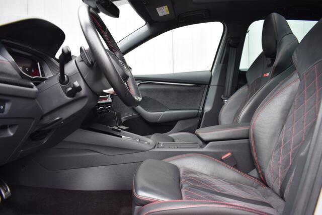 Skoda OCTAVIA Combi 1.4 TSI RS 245PK iV PHEV Business Matrix LED | Panoramadak | Elek. Stoelen | Carplay | Dodehoek | Virtual | Dealer Onderhouden!!
