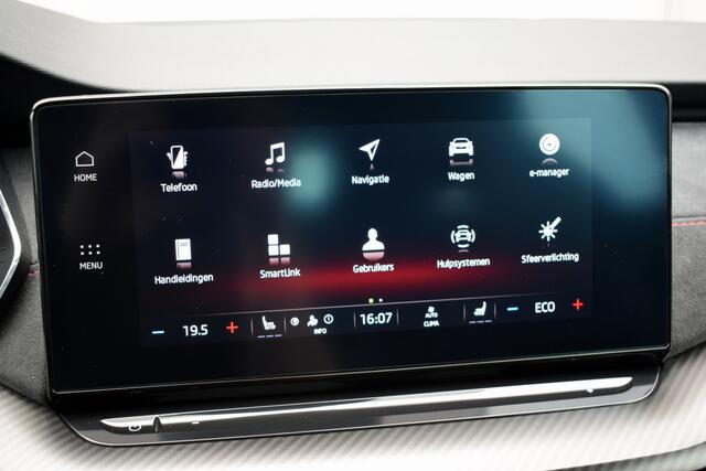 Skoda OCTAVIA Combi 1.4 TSI RS 245PK iV PHEV Business Matrix LED | Panoramadak | Elek. Stoelen | Carplay | Dodehoek | Virtual | Dealer Onderhouden!!