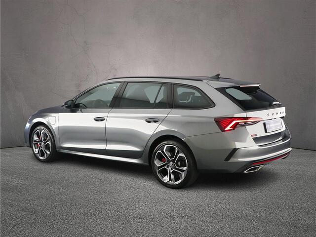 Skoda OCTAVIA Combi RS iV Business 1.4 TSI PHEV 245pk DSG Automaat Trekhaak, Adaptive cruise control, Elektrische achterklep, Navigatie, Achteruitrijcamera, LED matrix koplampen