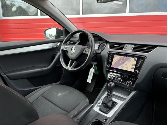 Skoda OCTAVIA Combi 1.0 TSI Greentech Ambition Business AUTOMAAT / TREKHAAK / NAVI / CLIMA / PDC / CRUISE / CARPLAY / NL-AUTO