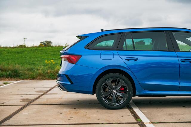 Skoda OCTAVIA Combi 1.4 TSI RS iV PHEV | TREKHAAK | COMFORT SPORT STOELEN | ALCANTARA