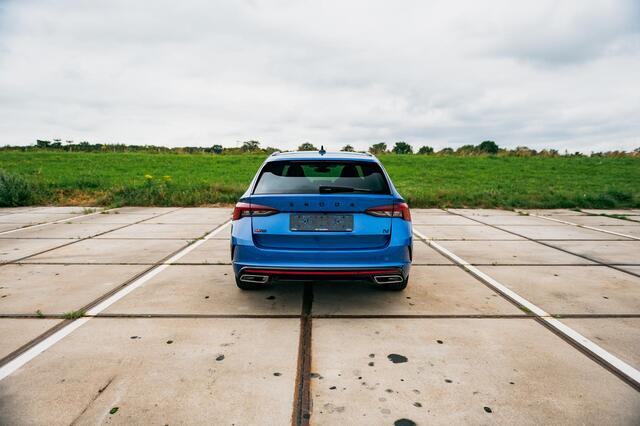 Skoda OCTAVIA Combi 1.4 TSI RS iV PHEV | TREKHAAK | COMFORT SPORT STOELEN | ALCANTARA