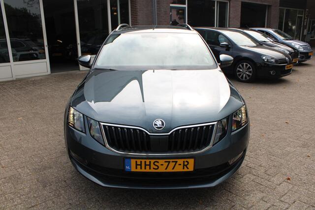 Skoda OCTAVIA Combi 1.0 TSI Carplay, Navi, Stoelverwarming, LED, Cruise control, Parkeersens. V en A, Leder, Airco, 16" LMV