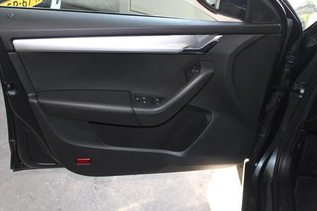 Skoda OCTAVIA Combi 1.0 TSI Carplay, Navi, Stoelverwarming, LED, Cruise control, Parkeersens. V en A, Leder, Airco, 16" LMV