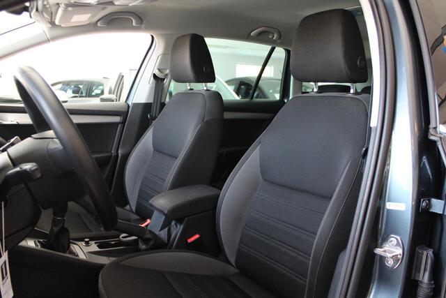 Skoda OCTAVIA Combi 1.0 TSI Carplay, Navi, Stoelverwarming, LED, Cruise control, Parkeersens. V en A, Leder, Airco, 16" LMV